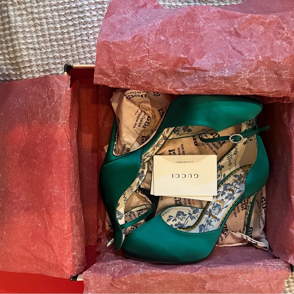 SOLD OUT & new/never worn emerald green daisy satin Gucci maryjanes